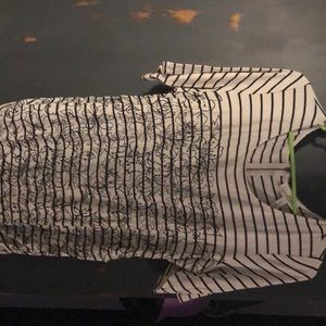 Jessica Simpson maternity top